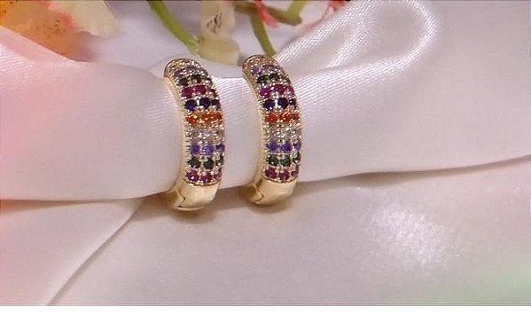 Brinco Argola Clique Cravejada com Zircônia Colorida  Banhado em Ouro 18 k.
