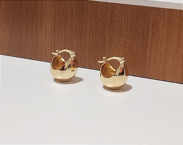 Brinco Capacete Banhado em Ouro 18k.