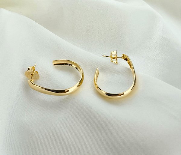 Brinco Argola Lisa Oval Banhado em Ouro 18 k.