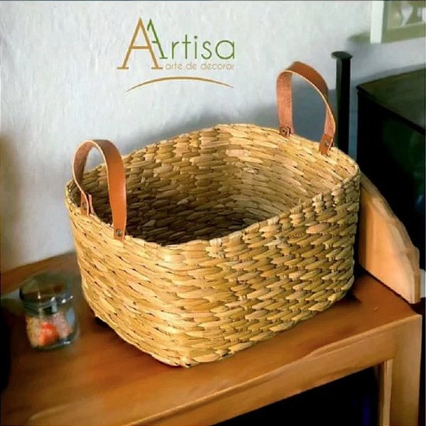 Cesta Retangular de palha de taboa com alça de couro 32x25x15
