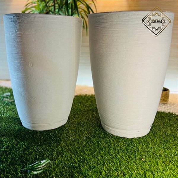 kit 2 Vasos de Polietileno Redondo Escovado N2(com pratos)