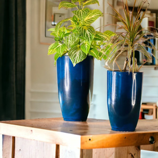Kit com 2 Vasos para plantas polietileno redondo estilo mármore liso PP e P com pratos