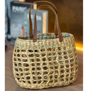 Bolsa de Praia Vazada Palha de Taboa 27x11x21 com alça de couro
