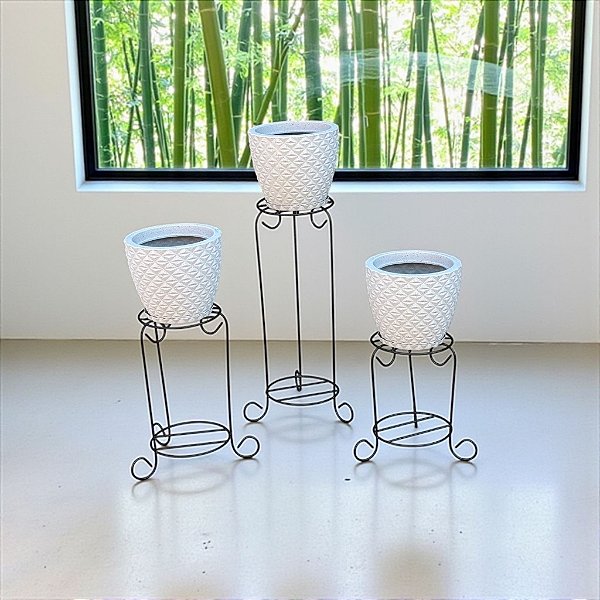 Kit 3 Arabescos de Ferro com Vasos Polietileno Bojo Diamante Jardim Decoração