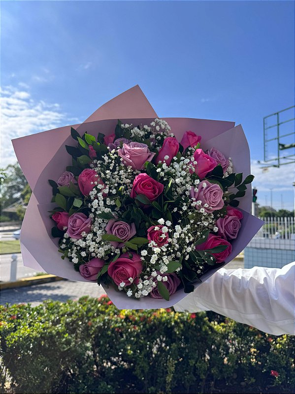 Buquê Duo Rosê com 24 rosas.