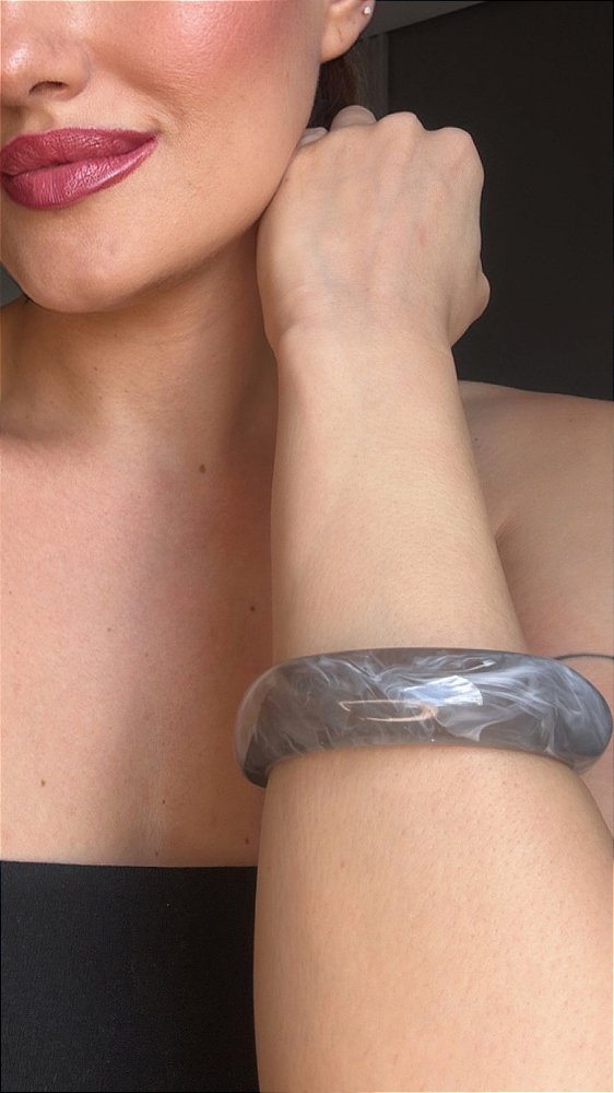Bracelete Quadrado Resina Cinza Mescla