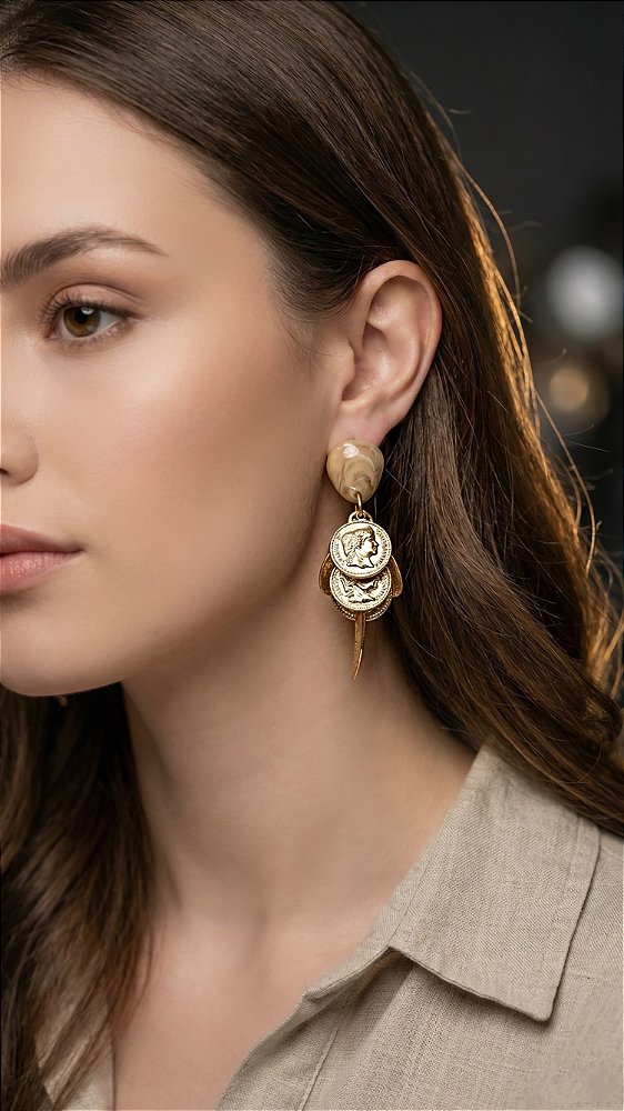 Brinco Medalha Dente de Sabre