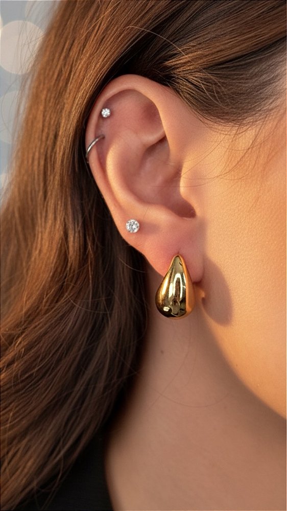 Brinco Mini Gota Dourada Aço