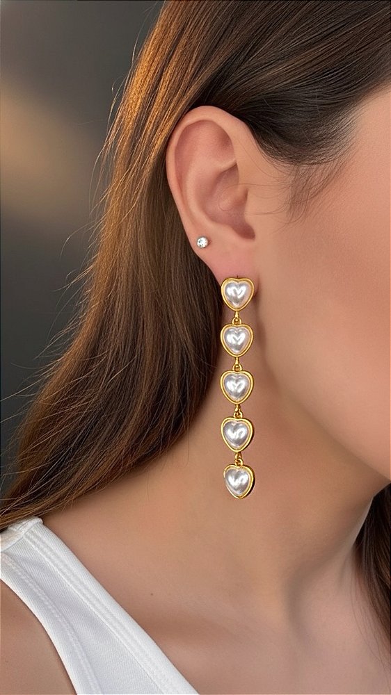 Brinco Corações Pérola Longo Dourado