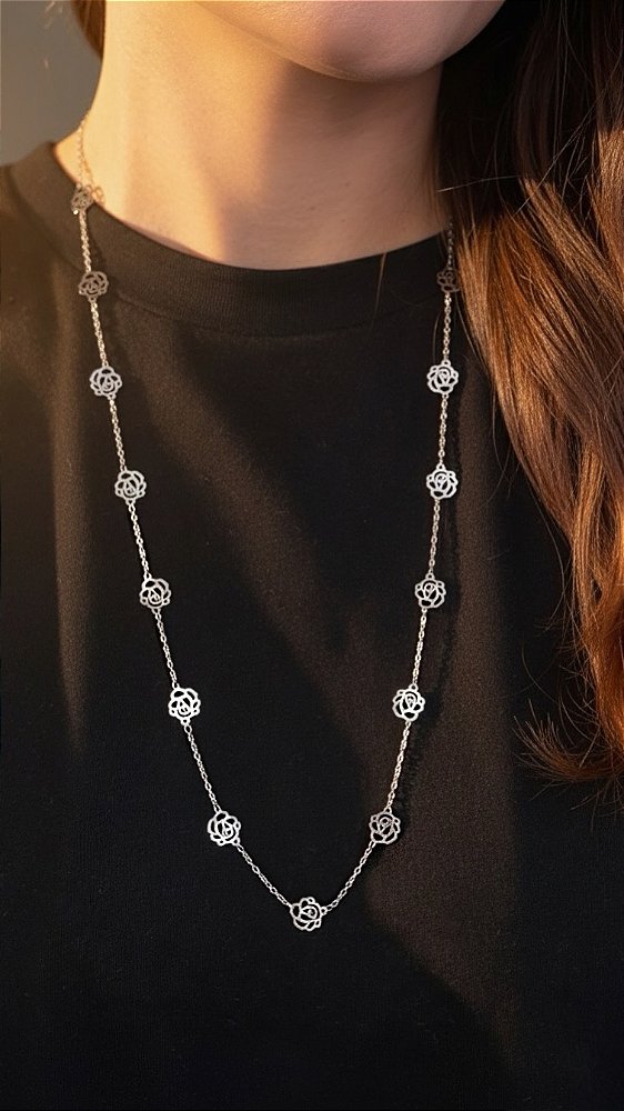 Colar Alongado Mini Camélias Prata