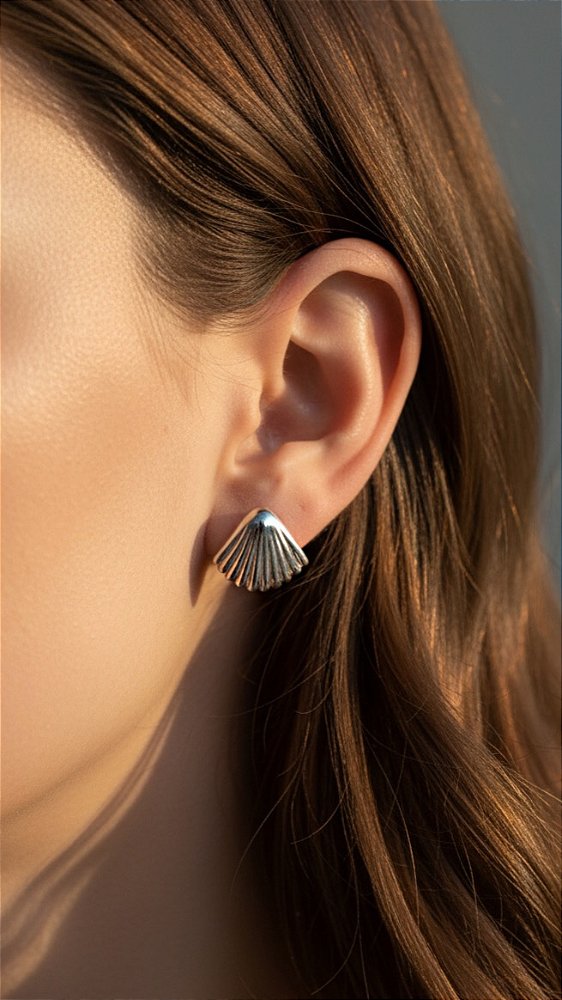 Brinco Mini Concha Aço Prata