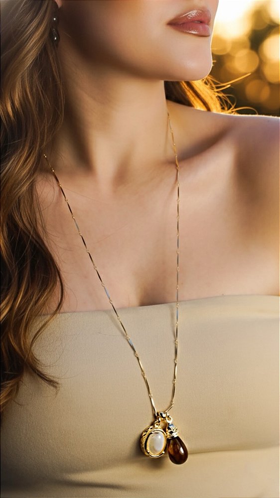 Colar Alongado Pingentes Resina Dourado