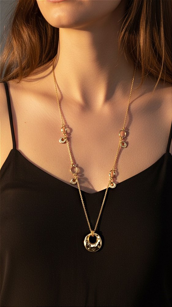 Colar Alongado Pingentes Orgânicos Dourado