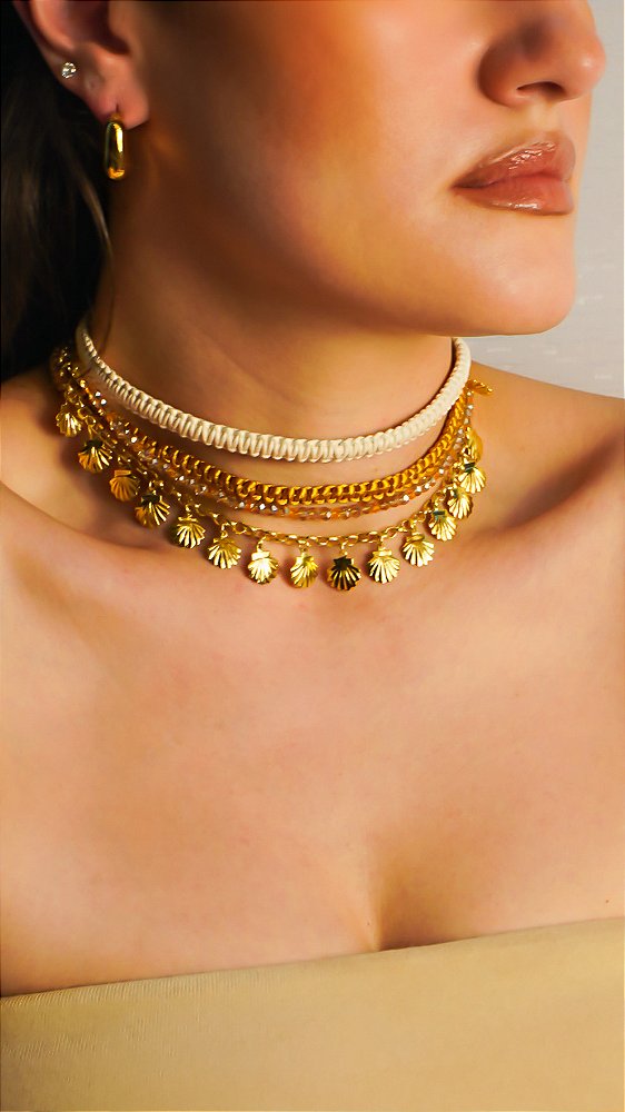 Choker Mini Conchas Cordões Dourado