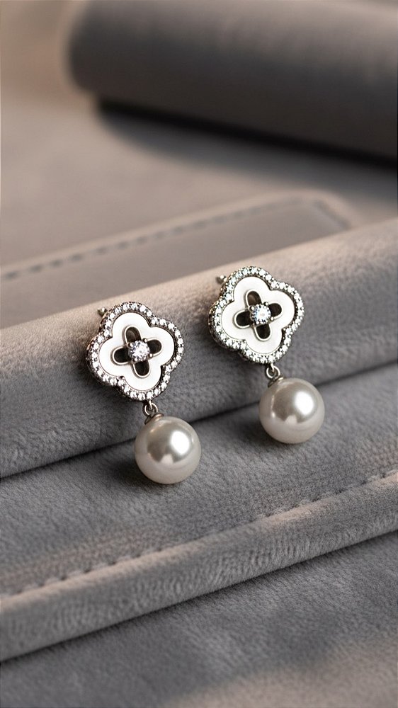 Brinco Insp Van Cleef Alhambra Madrepérola Prata