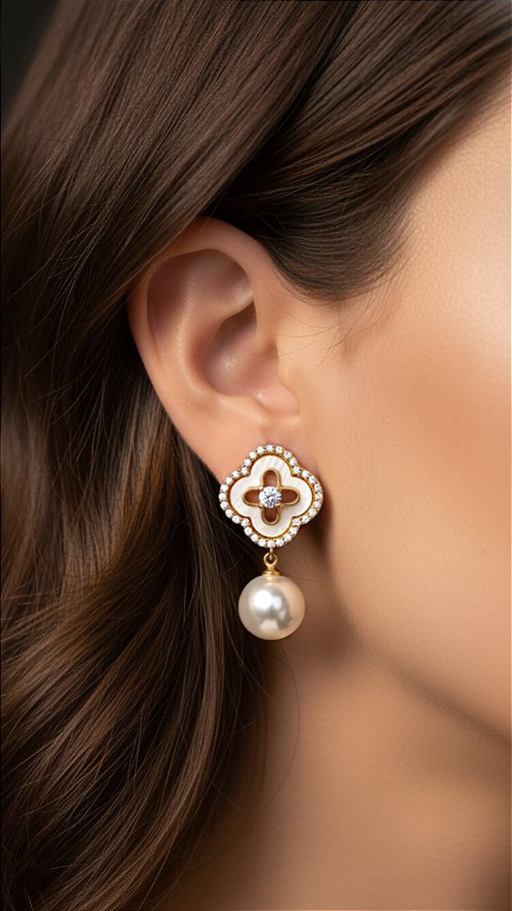 Brinco Insp Van Cleef Alhambra Madrepérola Dourado