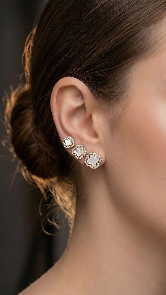 Brinco Trio Insp Van Cleef Alhambra Madrepérola Cravejado Dourado