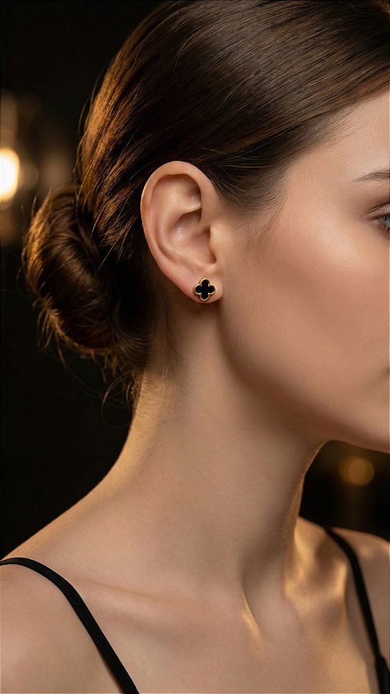 Brinco Mini Insp Van Cleef Preto Aço Dourado