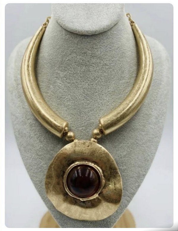 Colar Escovado Esfera Resina