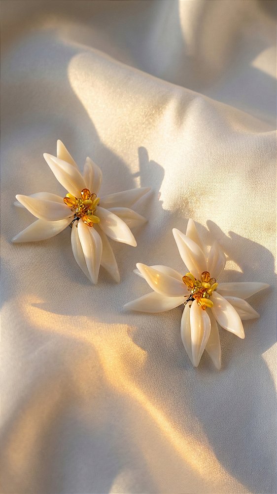 Brinco Flor Máxi Pétalas Off