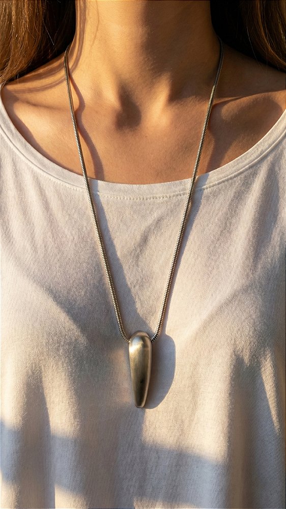 Colar Alongado Dente Metal Escovado Prata