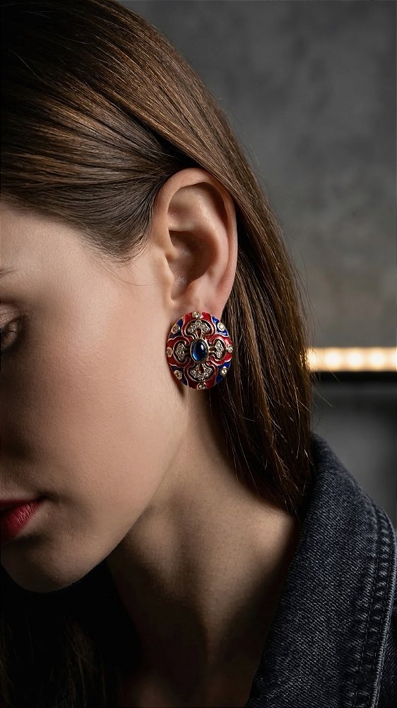 Brinco Oval Dourado Resina Cruz Vermelho & Azul Chaton