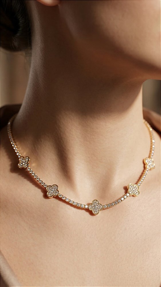 Colar Insp Van Cleef Alhambra Cravejada Zircônias Dourada