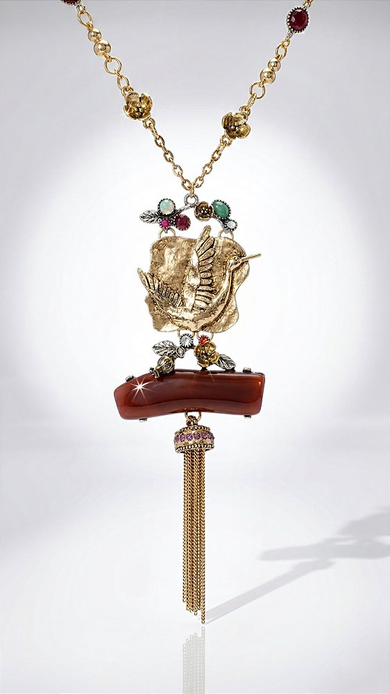 Colar Alongado Vintage Pingente Beija-Flor Resina Multicolor Dourado Escovado