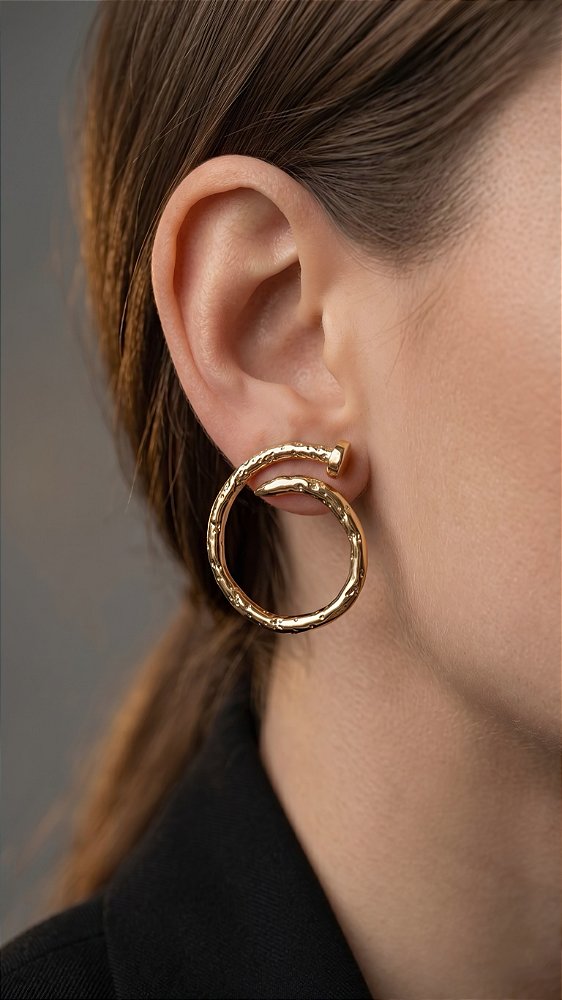 Brinco Insp Cartier Prego Dourado
