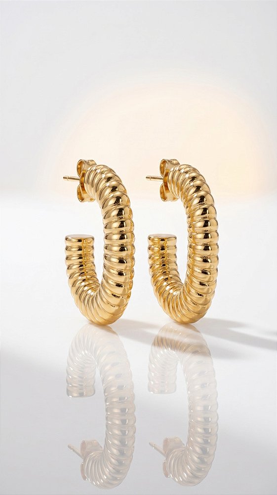 Brinco Argola Diabo Veste Prada Trabalhada Dourado Aço
