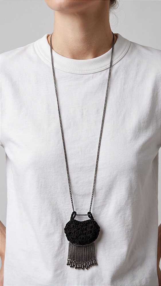 Colar Alongado Mini Bag Crochê Correntes Ródio Negro