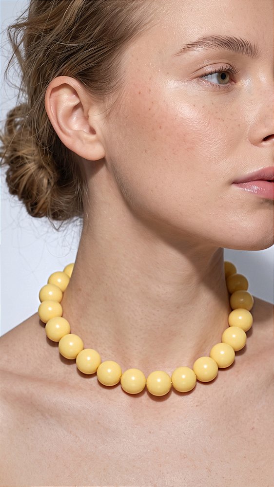 Colar Esferas Resina Amarelo Banho Ródio Branco