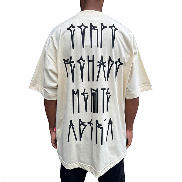 Camiseta Oversized Chronic x Thaíde Corpo Fechado Bege