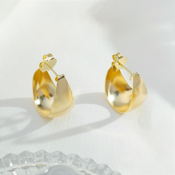 Brinco de Argola Grande Lixada no Dourada / Folheada