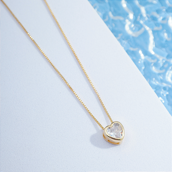 Colar com Pingente de Coração Ponto de Luz Dourado