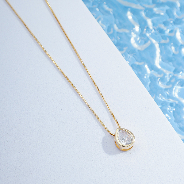 Colar com Pingente Gota Ponto de Luz Dourado