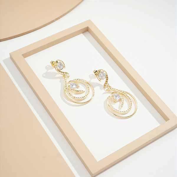 Brinco com Pedras de Zircônia Dourado