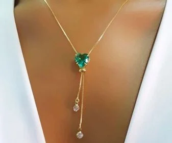 Colar Gravata com pingente em esmeralda
