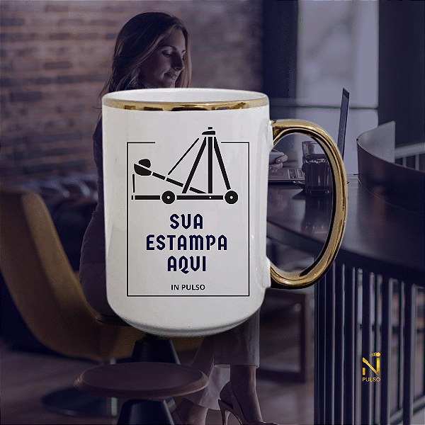 Caneca Cerâmica Branca 440ml com Alça e Borda Cromada Dourada