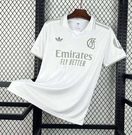 Camiseta Real Madrid Branca Retrô Comemorativa Masculina Tailandesa 1.1