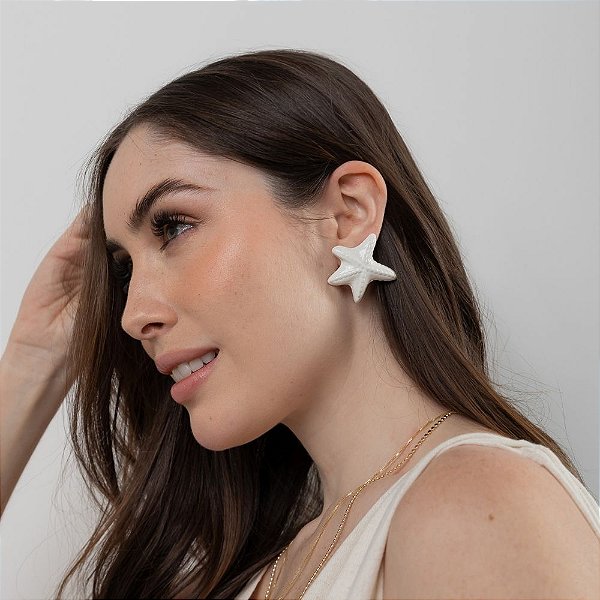 Brinco Estrela do Mar em Resina Branca – Banho de Ouro 18k