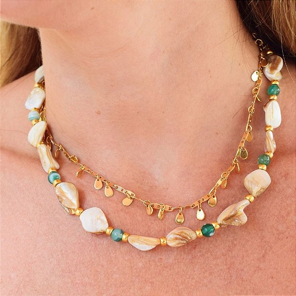Colar Jade em Madrepérola e pedra natural em Banho de Ouro 18k