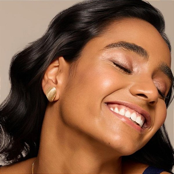 Brinco Acetinado Curve em Banho de Ouro 18k