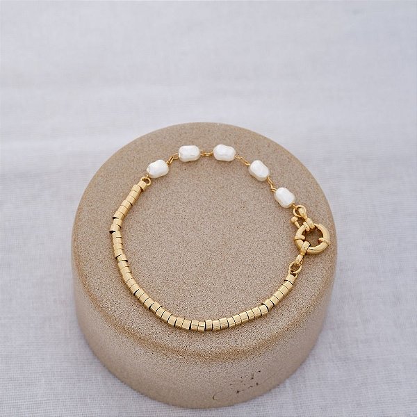 Pulseira Brisa com Pérolas Barrocas e Canutilhos em Banho de Ouro 18k