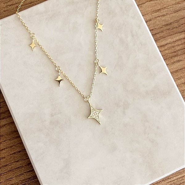 Colar Stars – com Pingentes de Estrelas Micro Cravejadas Banhado à Ouro