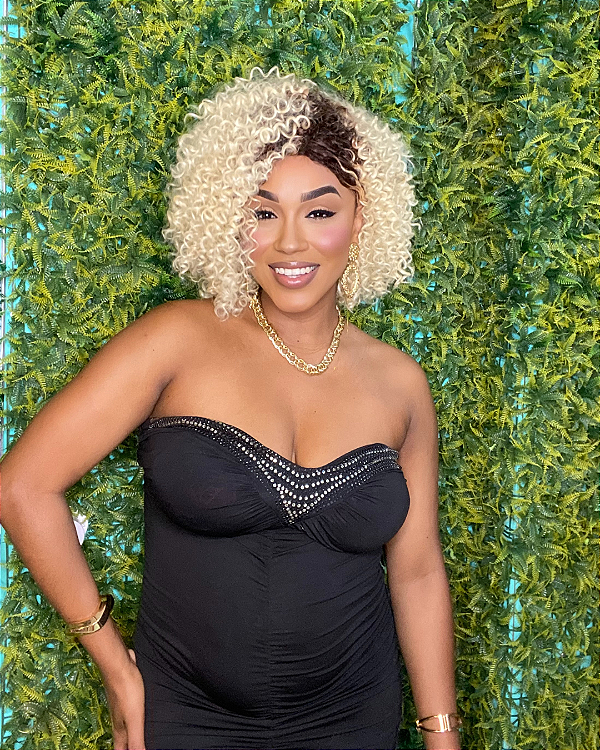 Wig Cacheada Nayara – Volume dos Sonhos