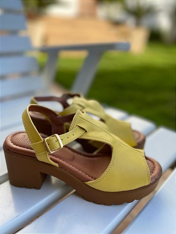 SAMDALIA TRATORADA AMARELO