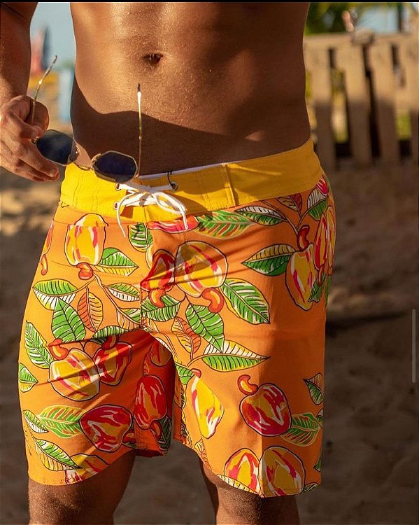 Bermuda surfretrô estampa sertão.