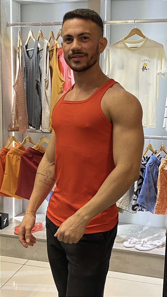 REGATA CANELADA GOLA QUADRADA