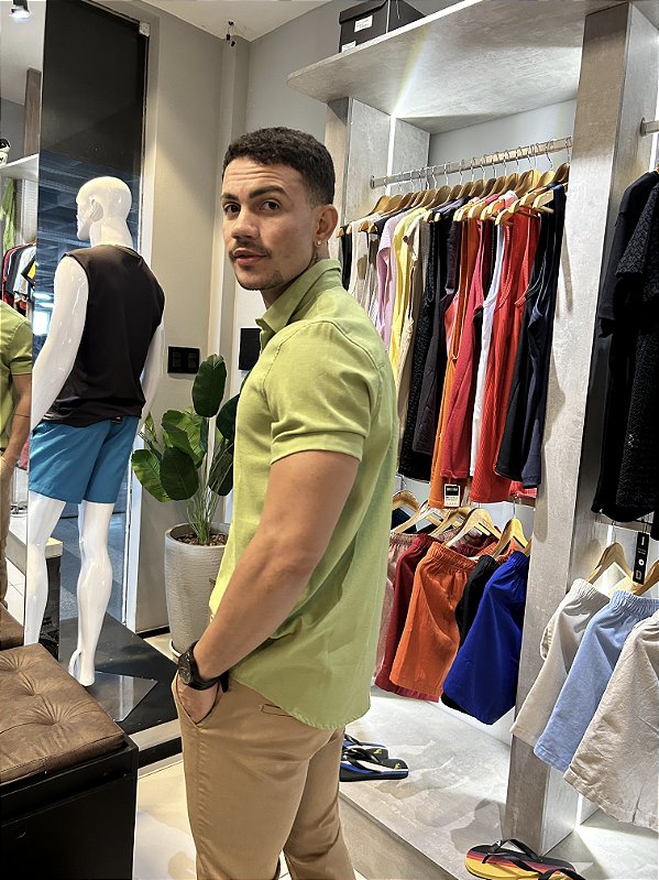 Camisa em linho verde bandeira